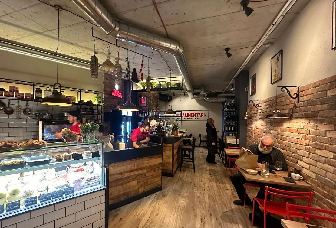 L'Alimentari storefront - Vilnius
